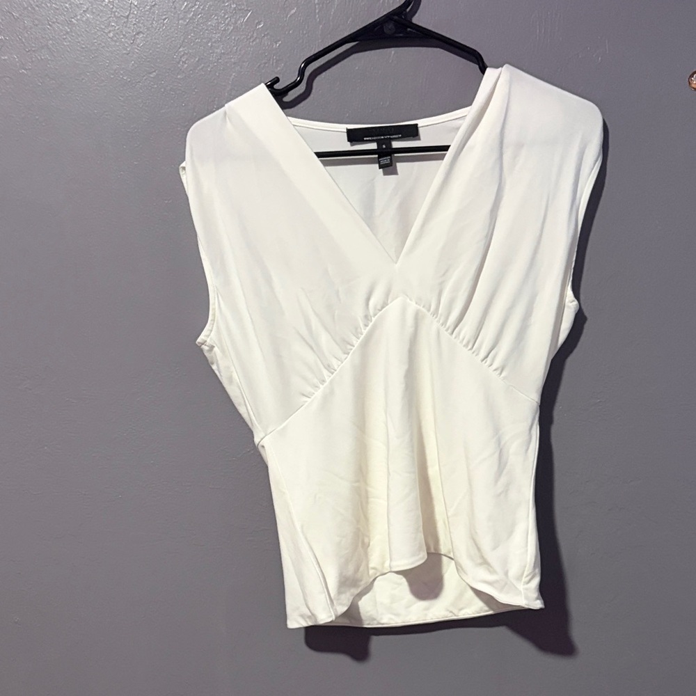 WHBM White House black market size small